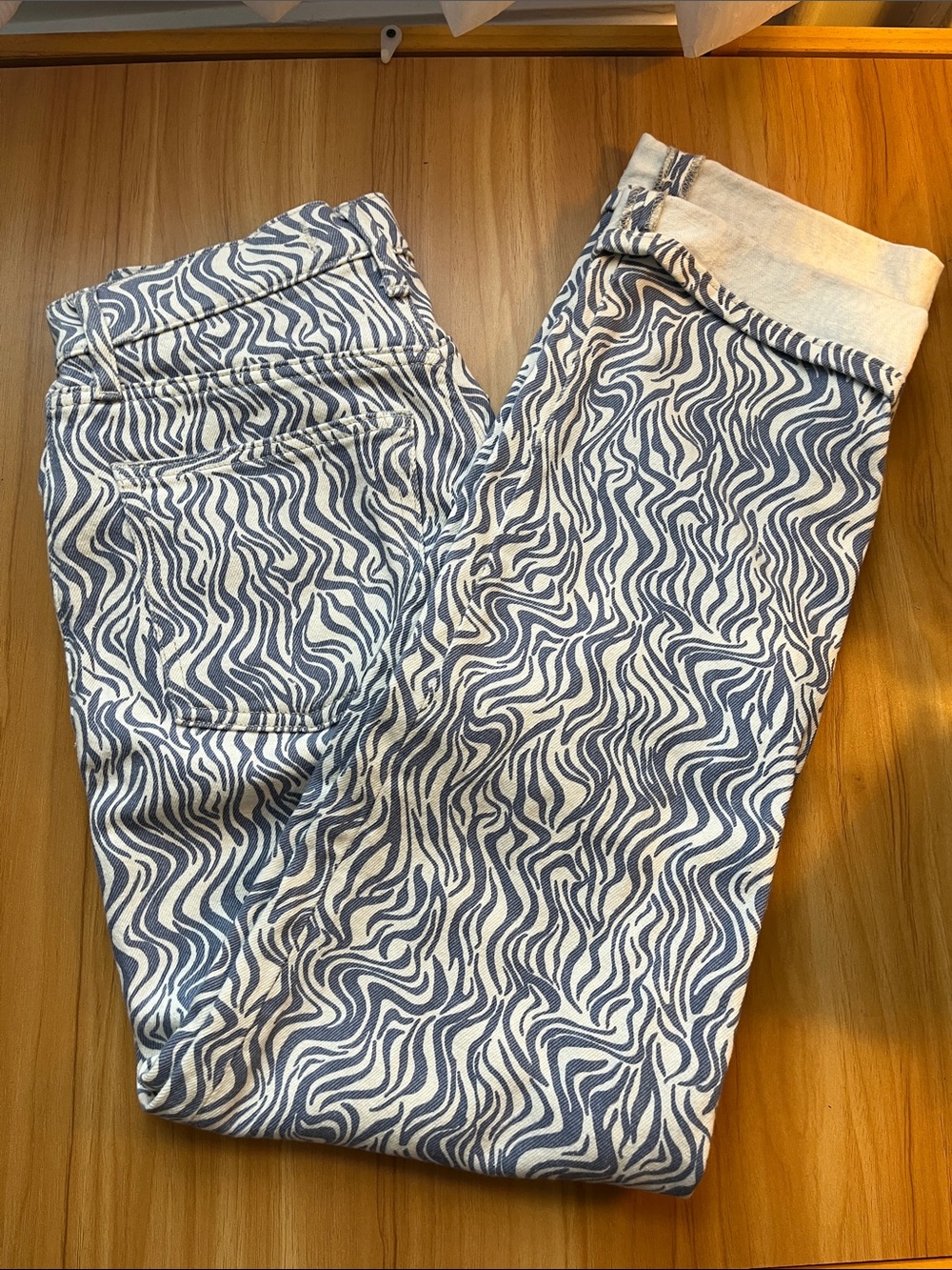Abercrombie & Fitch Blue and White Wavy Print Straight Leg Pants